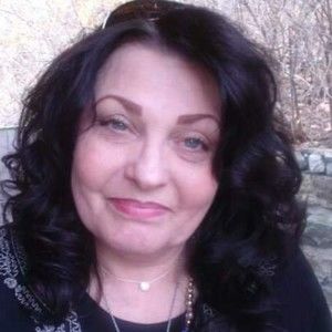 Meet your Posher, Lois